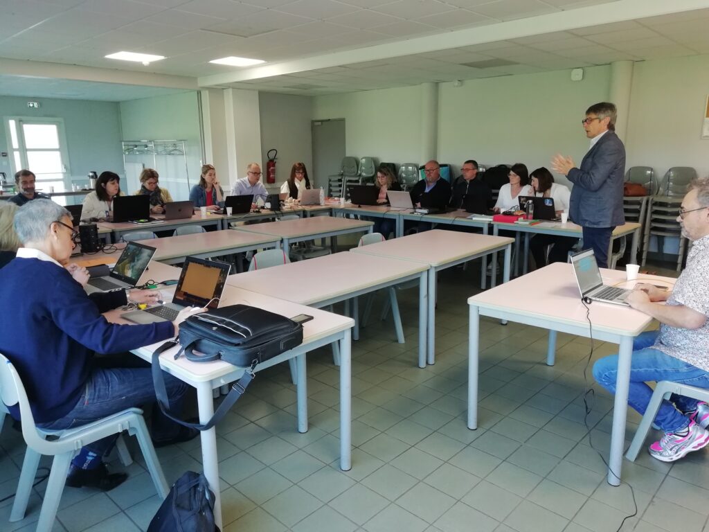 COMPTABILITÉ : LES MFR SE FORMENT POUR UN PILOTAGE PLUS EFFICACE 1 Lundi 28 avril 2025, une formation à un nouvel outil de comptabilité analytique pour toutes les mfr de loire-atlantique avait lieu à carquefou