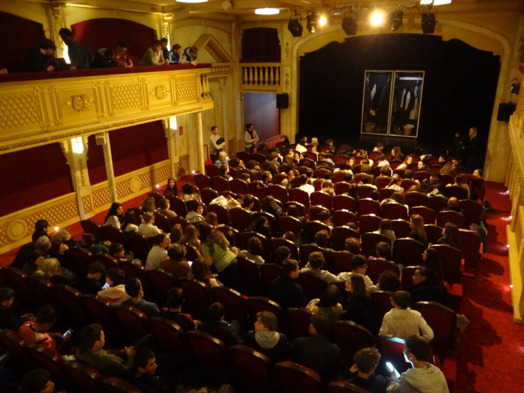 275 jeunes de mfr au théâtre 5