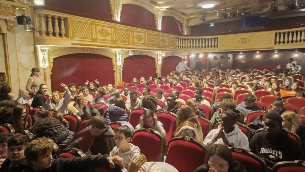 275 jeunes de mfr au théâtre 3